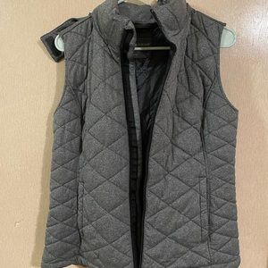 Puff vest with detachable hood